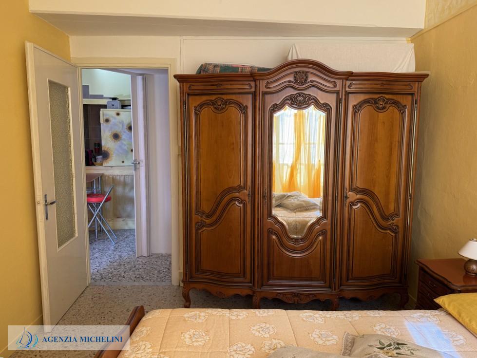 Ref. 014 – Sunny two-room flat in excellent condition with no service charges.