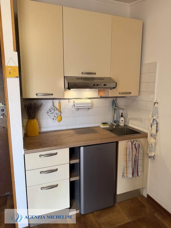 Ref. 007 – Attic studio flat with balcony and splendid sea view.