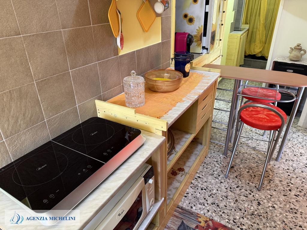 Ref. 014 – Sunny two-room flat in excellent condition with no service charges.